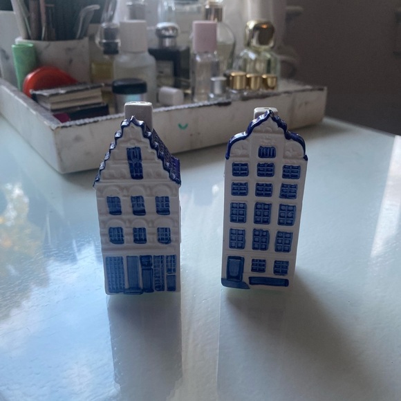 Delft Blue and White Ceramic House Figurines - Picture 2 of 5